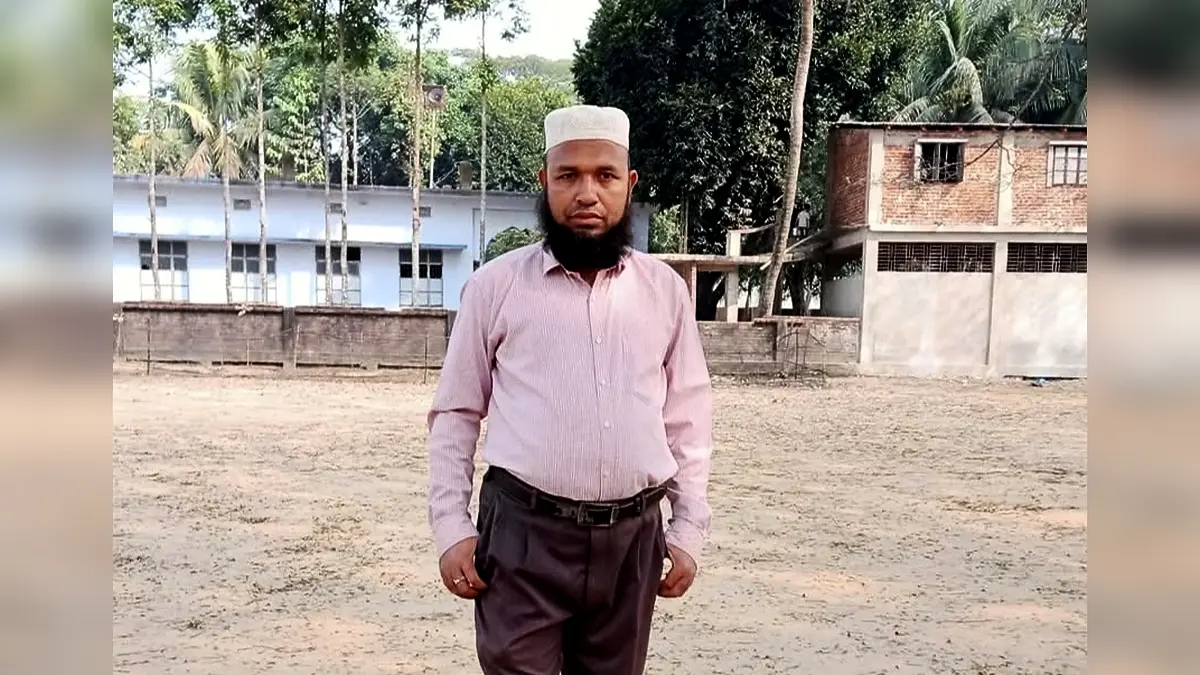 কক্সবাজারের খুরুশকুল স্কুলে মাদক সেবনে বাধা দেওয়ায় দপ্তরিকে পিটিয়ে জখম