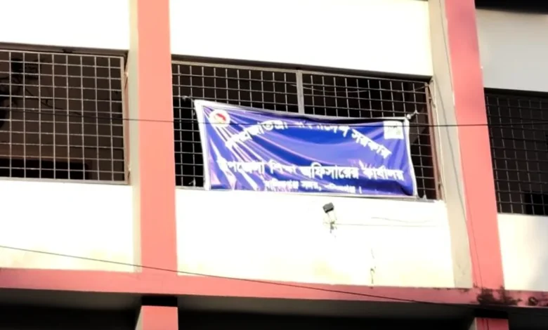 মানিকগঞ্জে শিক্ষক বদলিতে বিতর্ক: নীতিমালা উপেক্ষা, সংকটে পাঠদান
