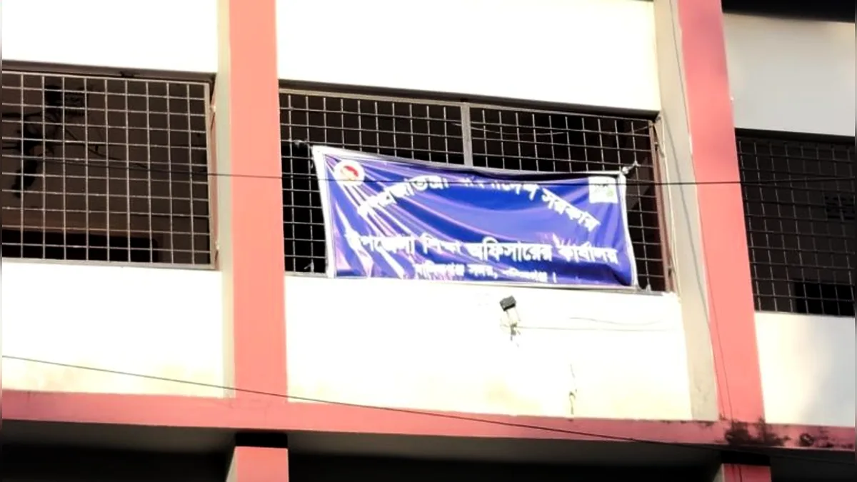 মানিকগঞ্জে শিক্ষক বদলিতে বিতর্ক: নীতিমালা উপেক্ষা, সংকটে পাঠদান
