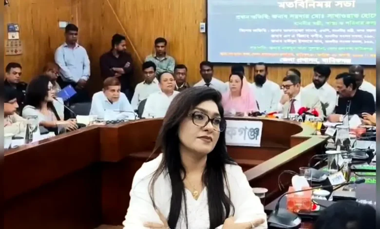 স্বাস্থ্যমন্ত্রীকে ৭৫ বার ‘স্যার’ ডেকে সমালোচিত মানিকগঞ্জের সিভিল সার্জন