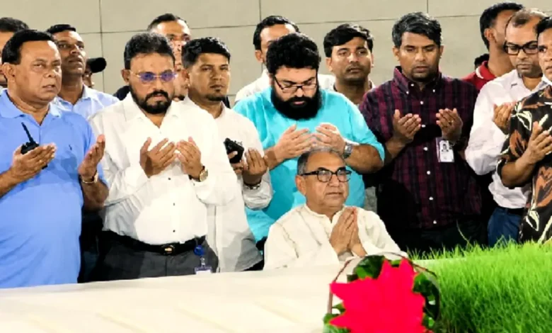 দীর্ঘদিন পর দেশে ফিরেই জিয়া-খালেদার সমাধিতে মির্জা আব্বাস, সংসদে আবেগঘন বার্তা