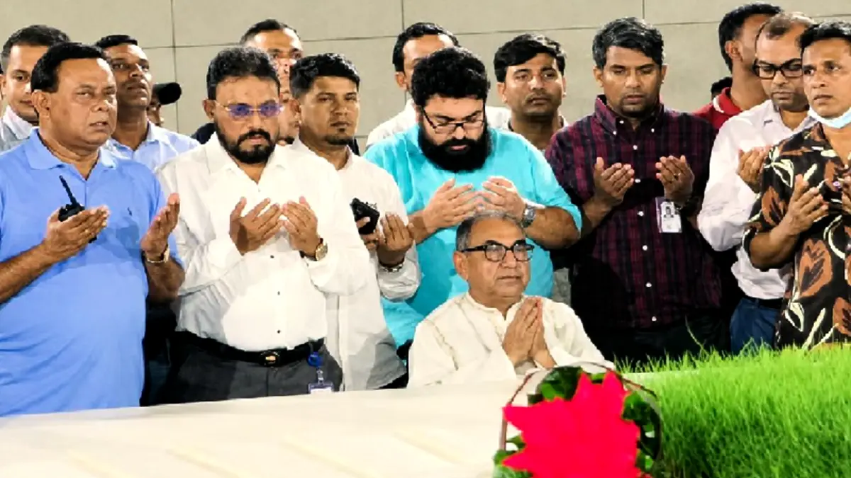 দীর্ঘদিন পর দেশে ফিরেই জিয়া-খালেদার সমাধিতে মির্জা আব্বাস, সংসদে আবেগঘন বার্তা