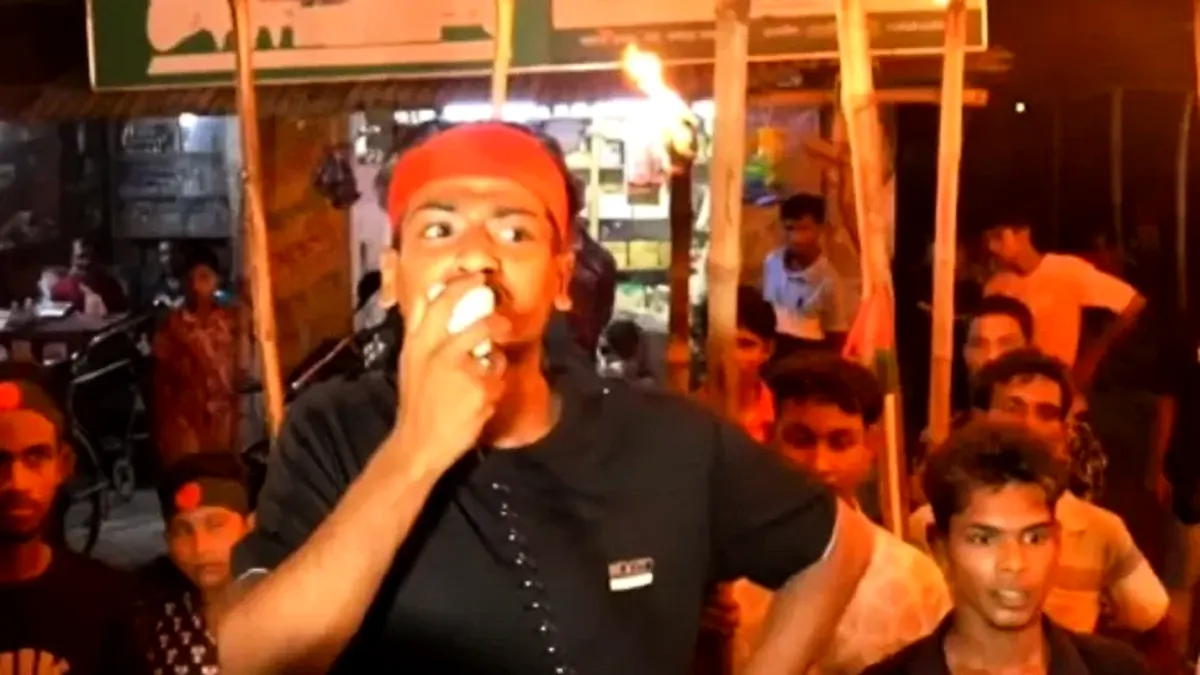 পুলিশ চিনতে না পারায় ছাত্রদল নেতার মশাল মিছিল, বিক্ষোভ
